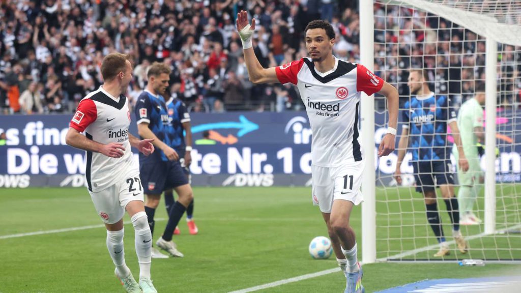 تعنت نيوكاسل يدفع ليفربول تجاه إيكيتيكي