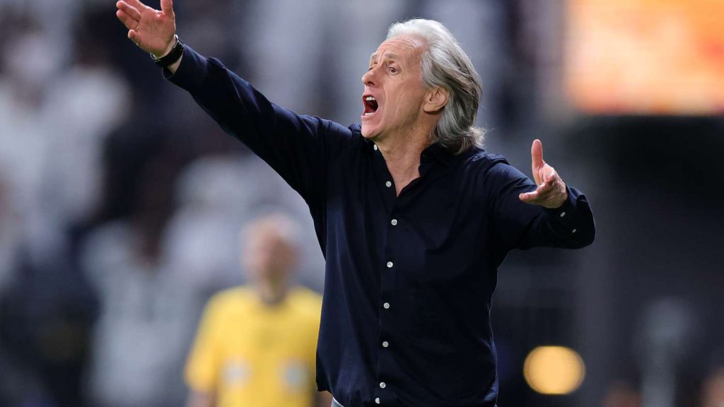 من العهد إلى الخيانة.. مدربون عبروا الحدود بين الهلال والنصر