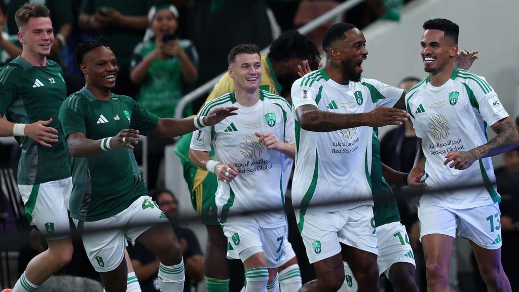 الشباب يخطف لاعب أهلي جدة