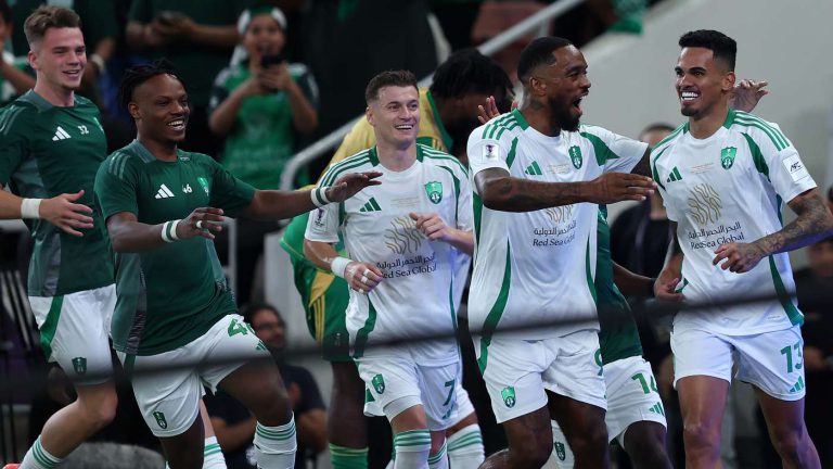 الشباب يخطف لاعب أهلي جدة