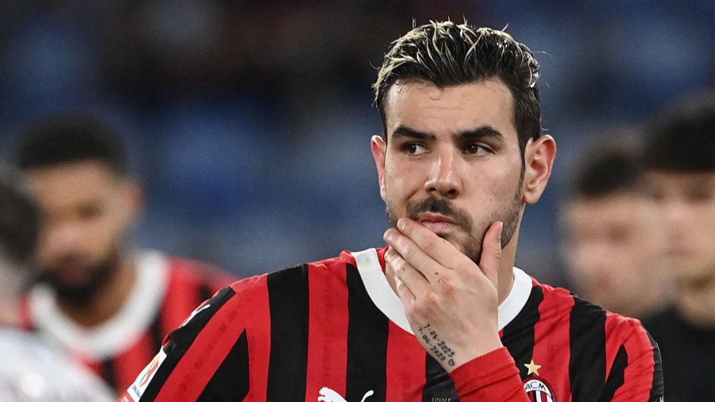 غائب منذ عامين.. الهلال يزيح الستار عن رقم قميص ثيو
