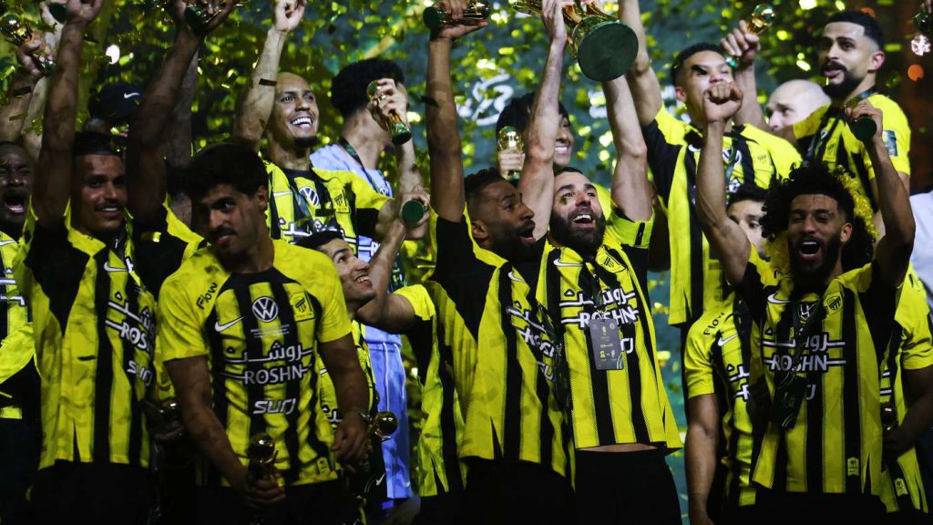 رفض احتراف ثلاثي اتحاد جدة