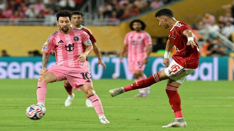 الأهلي يلقي كرة كوكا في ملعب ريبيرو
