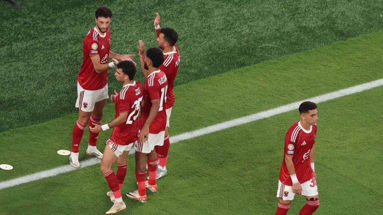 استقالة في الجهاز الفني للأهلي.. والنادي يرد