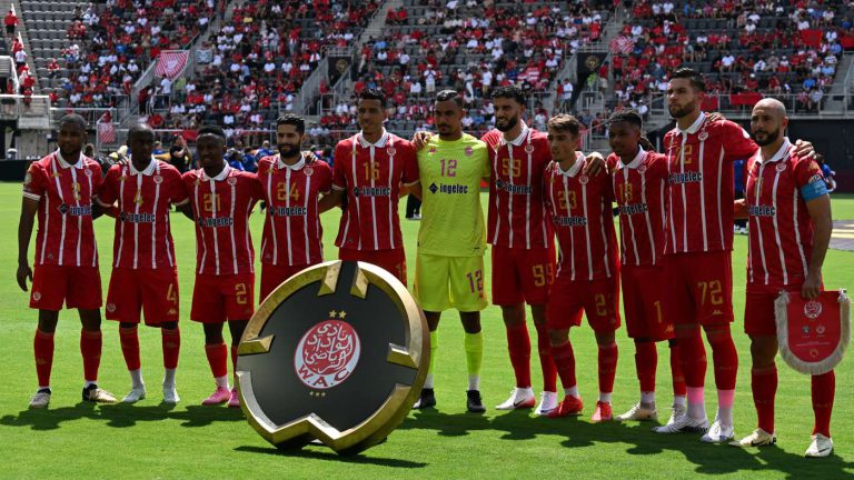 الوداد يفسخ عقود 3 لاعبين دفعة واحدة