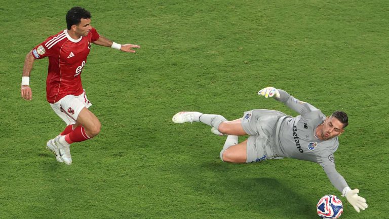 حارس بورتو على مشارف الدوري السعودي حارس بورتو على مشارف الدوري السعودي