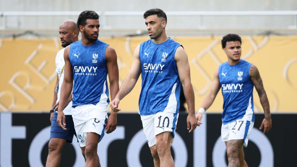 الهلال يكافئ حمد الله بعد ربع ساعة مونديالية