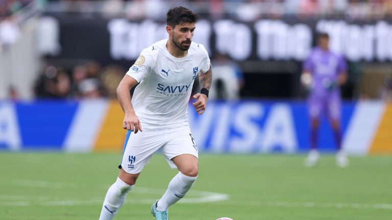 صورة.. الهلال يزيح الستار عن قميصه الجديد