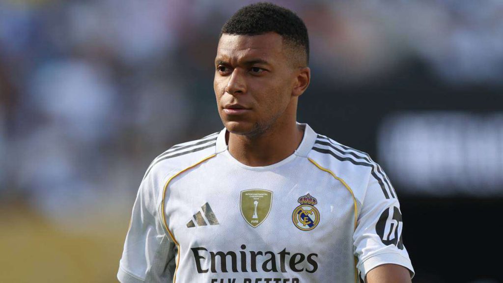 قلق في ريال مدريد من سلبية مبابي وفينيسيوس
