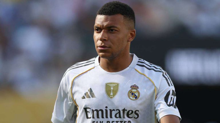 قلق في ريال مدريد من سلبية مبابي وفينيسيوس