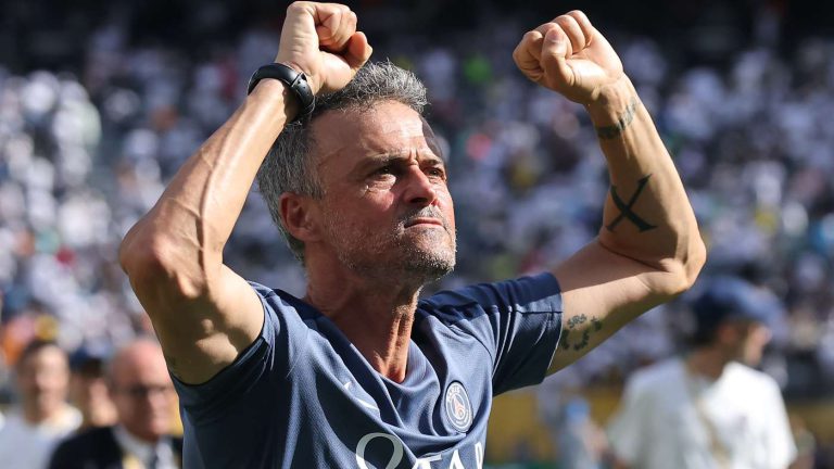 بالفيديو.. تعليق ساخر من إنريكي بعد سحق ريال مدريد