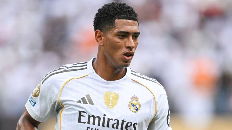 بيلينجهام يتجول متخفيا في شوارع لندن