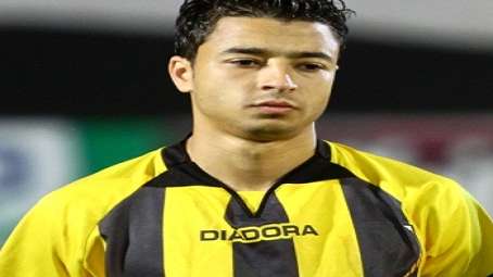 لاعب الأهلي السابق يعلن اعتزاله لاعب الأهلي السابق يعلن اعتزاله