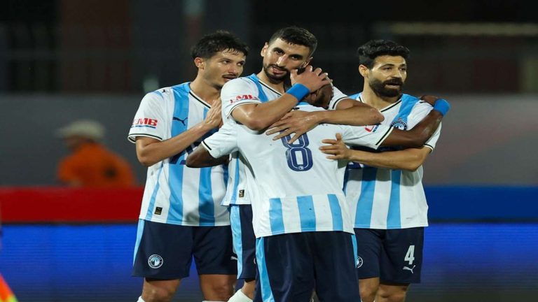 بيراميدز يكسر عقدة السلام أمام الأهلي‎