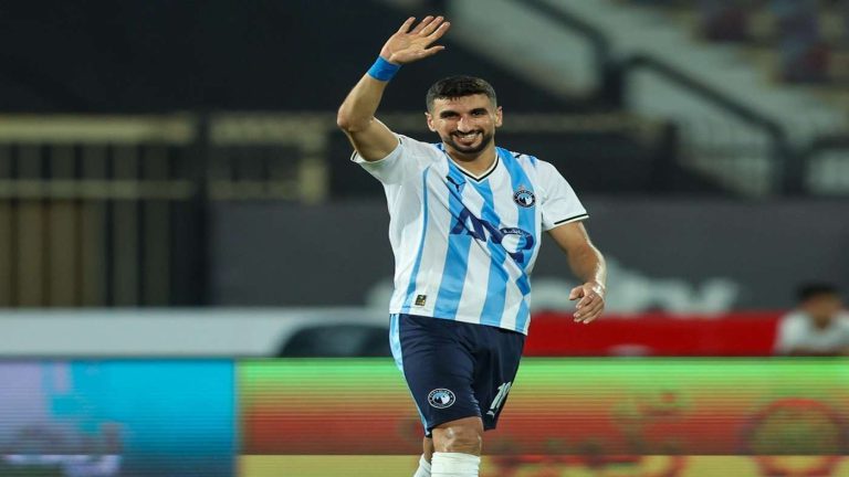 الكرتي يقود بيراميدز لتعميق جراح الأهلي