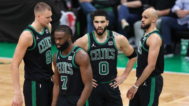 صفقة قياسية.. "NBA" توافق على بيع بوسطن سلتيكس