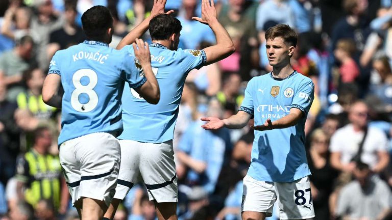 نوتنجهام يقترب من لاعب مانشستر سيتي