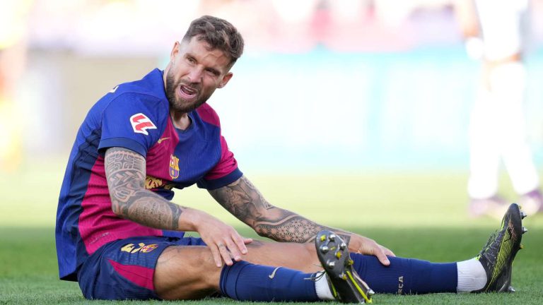 مارتينيز يفرض شرطًا مثيرًا على النصر مارتينيز يفرض شرطًا مثيرًا على النصر