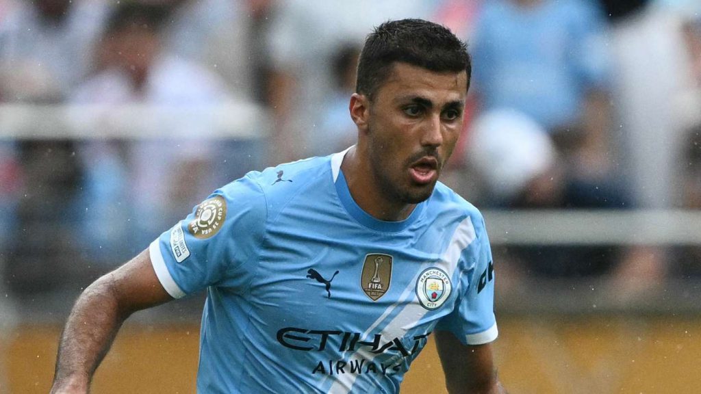 رودري يستفيد بالصراع الدائر بين السيتي وريال مدريد