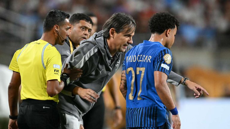 لاعب الهلال يطلب حسم مستقبله