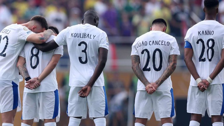 تحرك سريع لتأمين مستقبل ثلاثي الهلال تحرك سريع لتأمين مستقبل ثلاثي الهلال