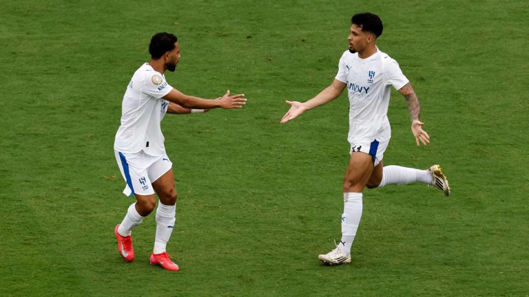 الشباب يستهدف ضم ثنائي الهلال الأجنبي