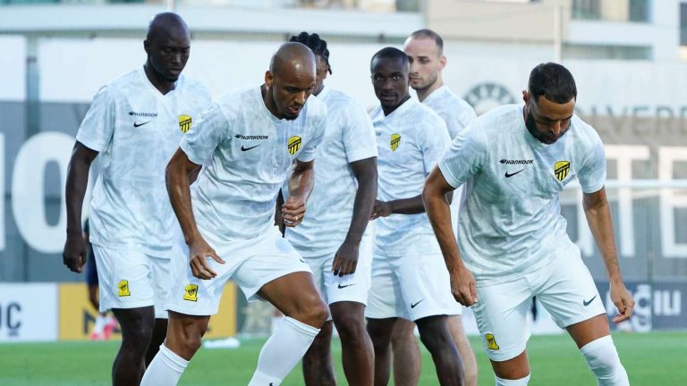 هاتريك بنزيما يقود الاتحاد لاكتساح الأخدود