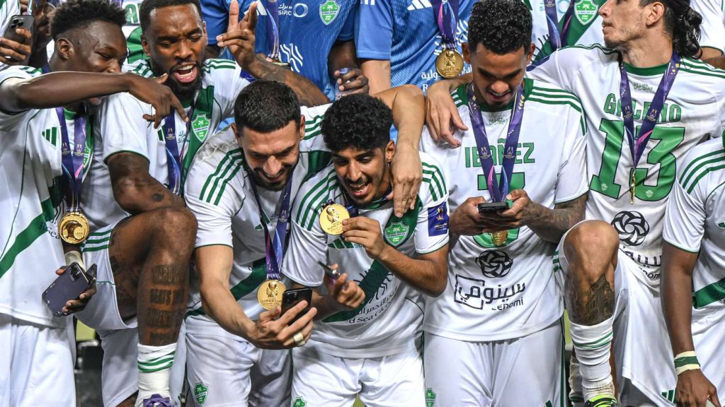 موعد مباراة الأهلي ونيوم في دوري روشن السعودي 2025-2026 .. والقنوات الناقلة