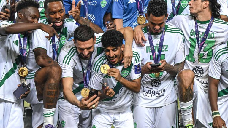 موعد مباراة الأهلي ونيوم في دوري روشن السعودي 2025-2026 .. والقنوات الناقلة