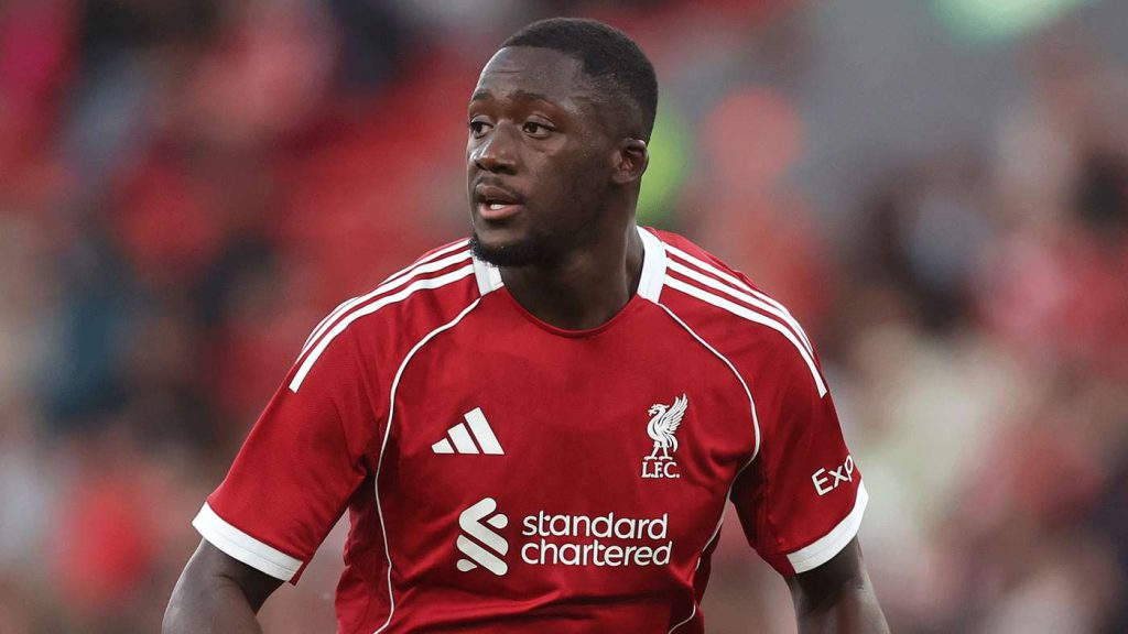 مدافع ليفربول يرفض الانتقال للدوري السعودي