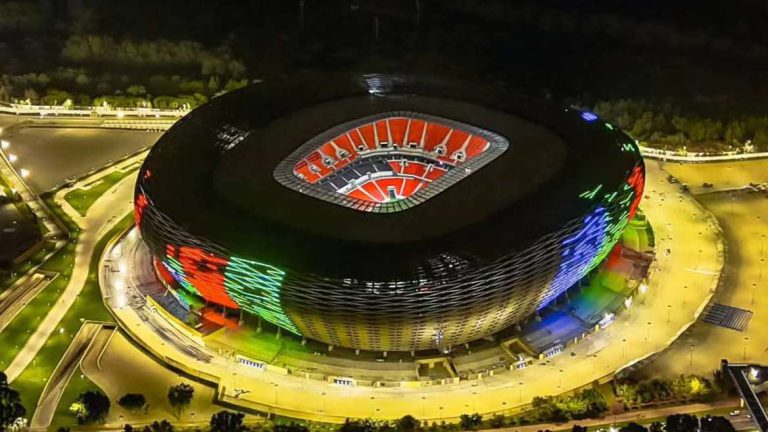 استعراض ضوئي وتيفو تاريخي في لقاء المغرب والنيجر