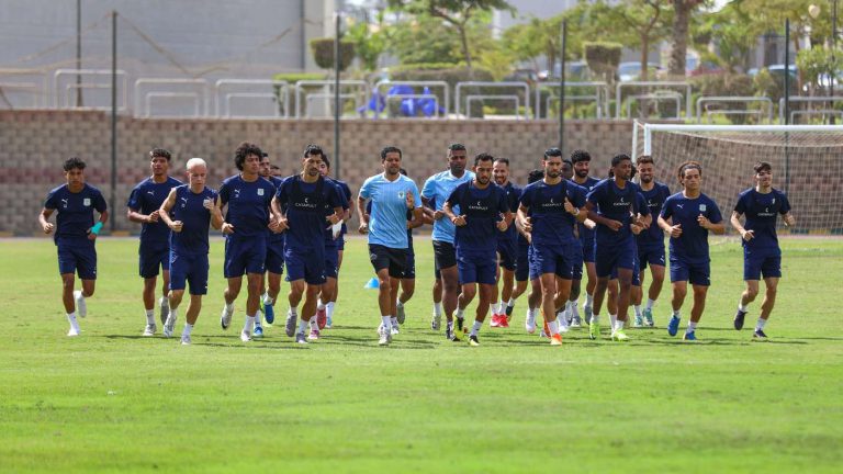 المصري يحفز لاعبيه ماليا لعبور الزمالك