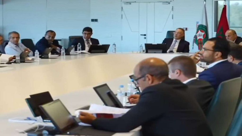 لقجع يلزم رؤساء الأندية المغربية بـ"ميثاق شرف"