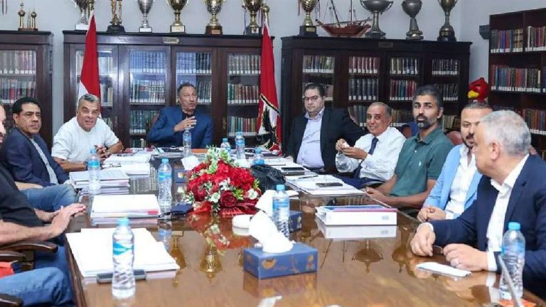 محاولات مكثفة لإقناع الخطيب بالتراجع عن قراره