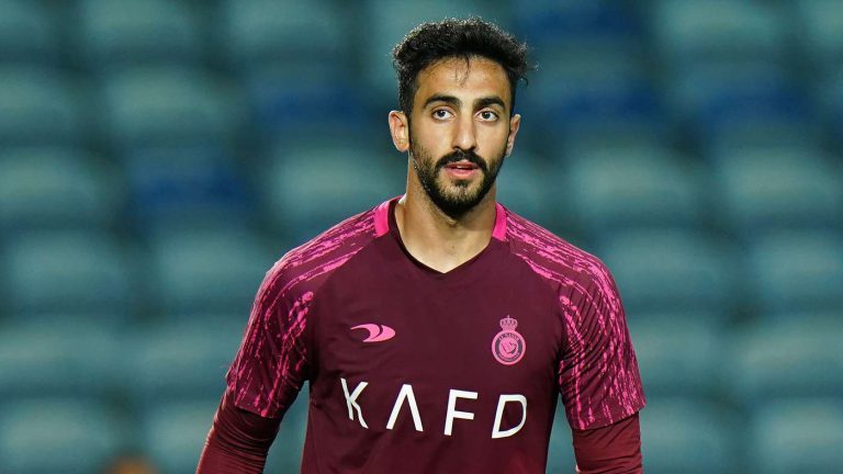 العقيدي يفوز بجائزة استثنائية في أول ظهور مع النصر