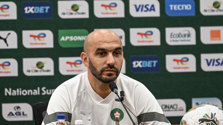 الركراكي يرفع معنويات حكيمي.. ويراقب توهج أكرد