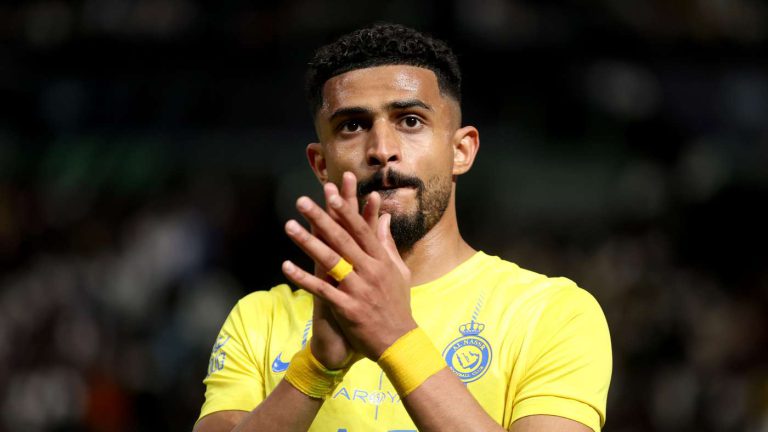 النصر يضع شرطًا للموافقة على رحيل العمري