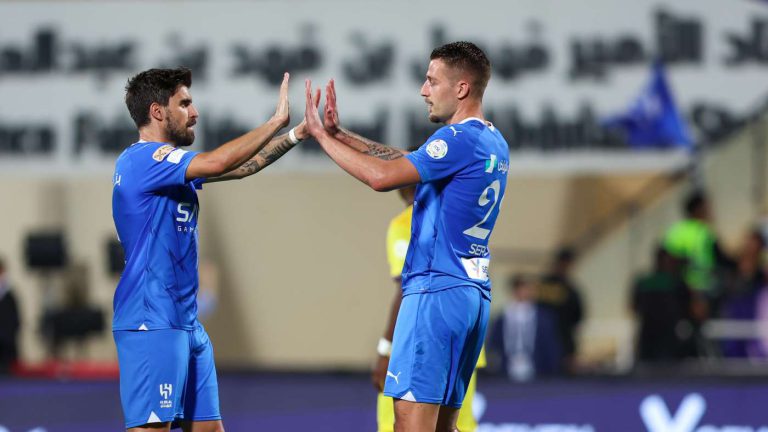 نجوم الدوري السعودي على المحك.. تشكيلة نارية بالمجان في 2026