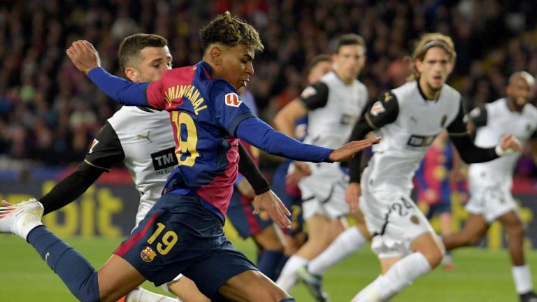 برشلونة ينتظر معجزة قبل مواجهة فالنسيا