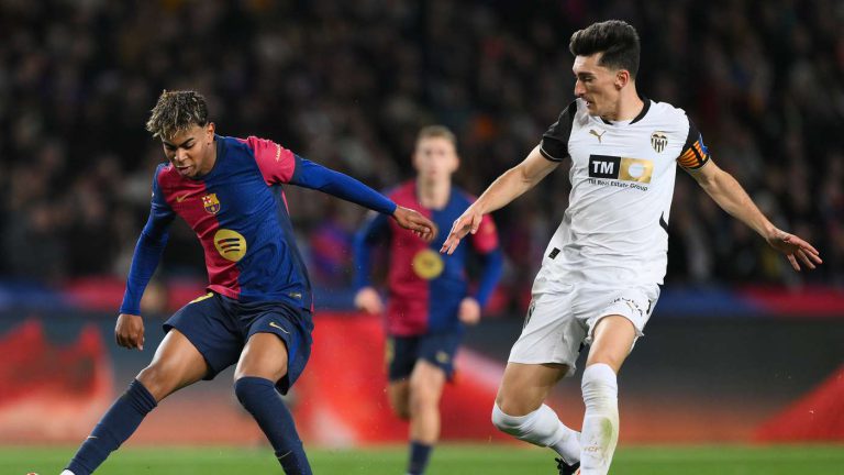 رابطة الليجا تعتمد ملعب مباراة برشلونة وفالنسيا