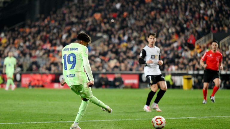 موعد مباراة برشلونة وفالنسيا في الدوري الإسباني 2025-2026 .. والقنوات الناقلة