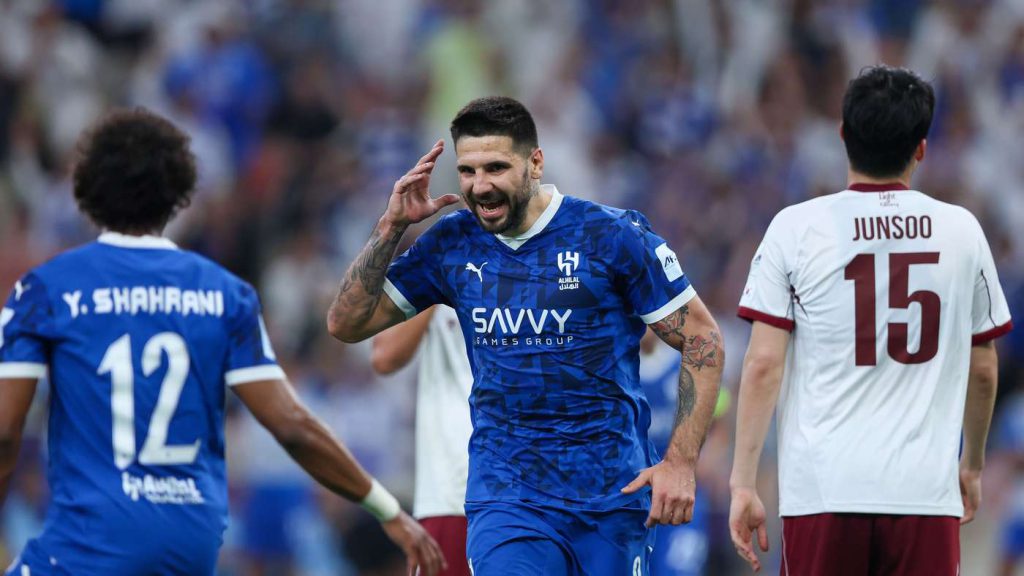 أسد مغربي يحل أزمة ميتروفيتش في الهلال
