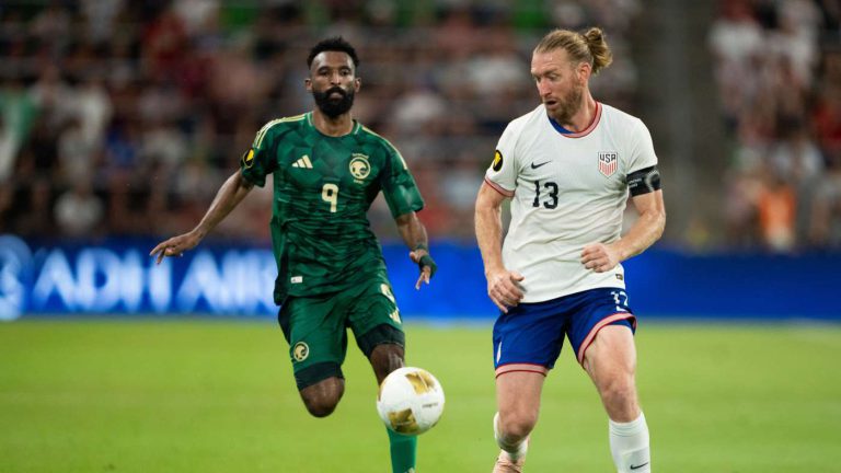 البريكان يسجل هدفًا تاريخيًا يضيء سجله مع المنتخب السعودي