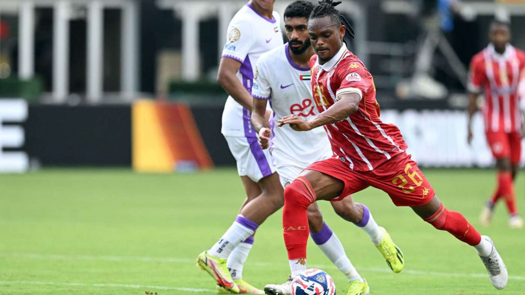 ما القنوات الناقلة لمباراة اتحاد يعقوب المنصور والوداد في الدوري المغربي 2025-2026؟ وكيف تشاهدها عبر الإنترنت؟