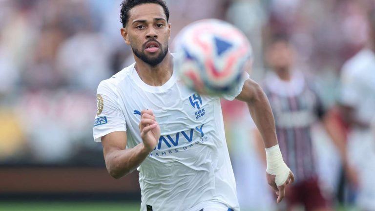 رغم الرحيل.. لودي يستعيد ذكريات التألق بقميص الهلال