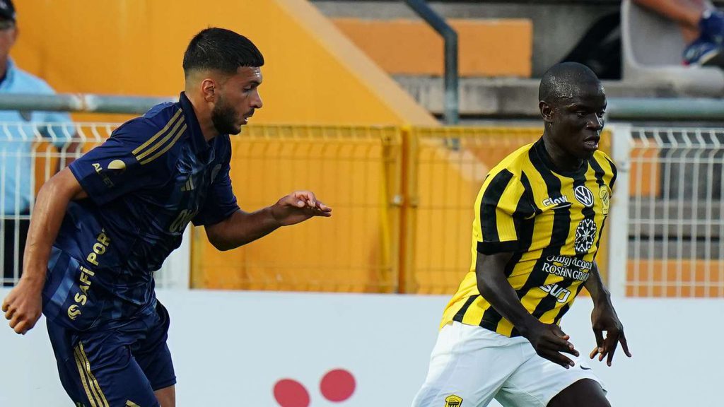 كانتي يُبدد شائعات الرحيل عن اتحاد جدة