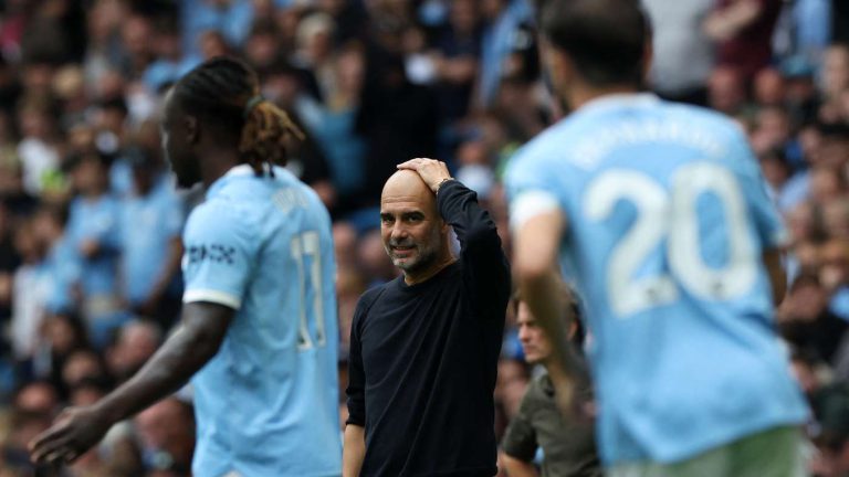 ما القنوات الناقلة لمباراة مانشستر سيتي ومانشستر يونايتد في الدوري الإنجليزي 2025-2026؟ وكيف تتابعها عبر الإنترنت؟