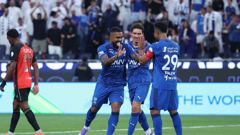 كلاسيكو وبداية آسيوية.. ماذا ينتظر الهلال في سبتمبر؟