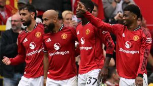 نيوكاسل يقدم طوق نجاة للاعب مانشستر يونايتد