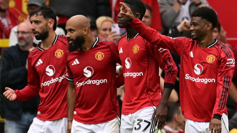 نيوكاسل يقدم طوق نجاة للاعب مانشستر يونايتد